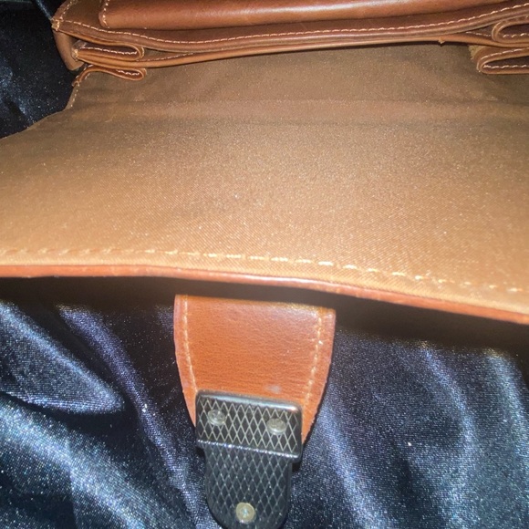 Wilsons Leather Tan Crossbody Bag (briefcase) - Picture 16 of 16